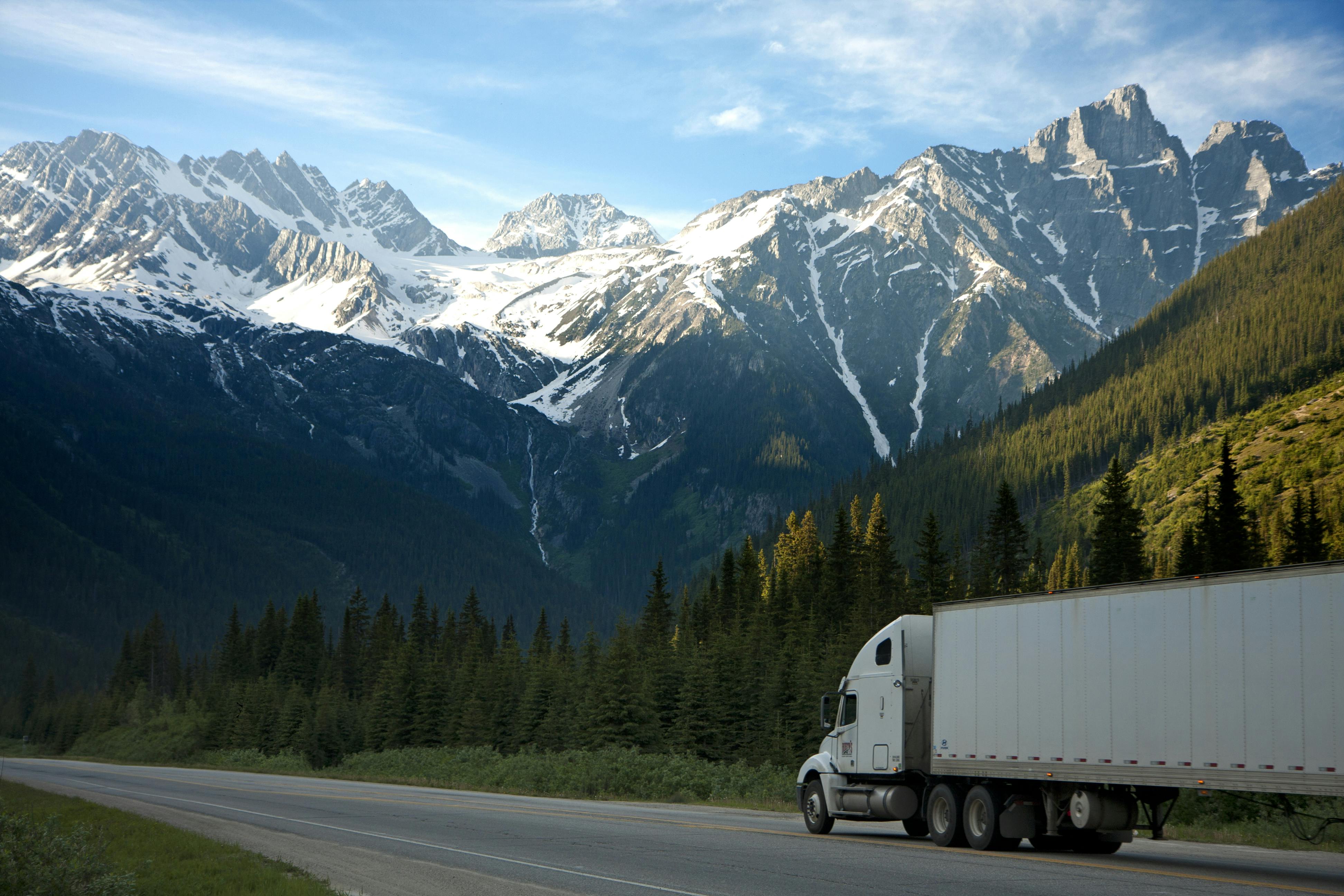 Buying Guide: Semi Truck Tires