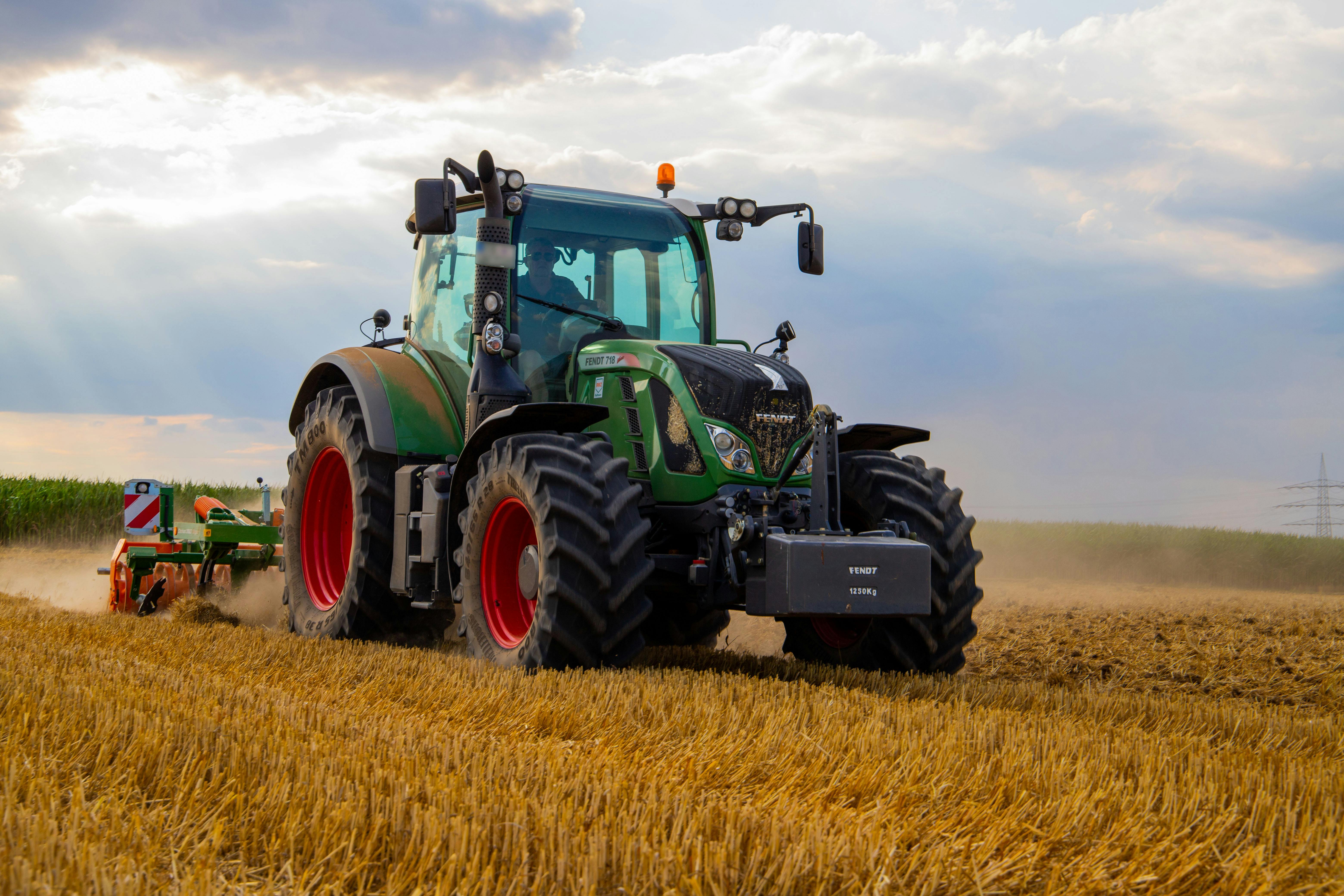 Choosing the Correct Tractor Tire Tread Patterns