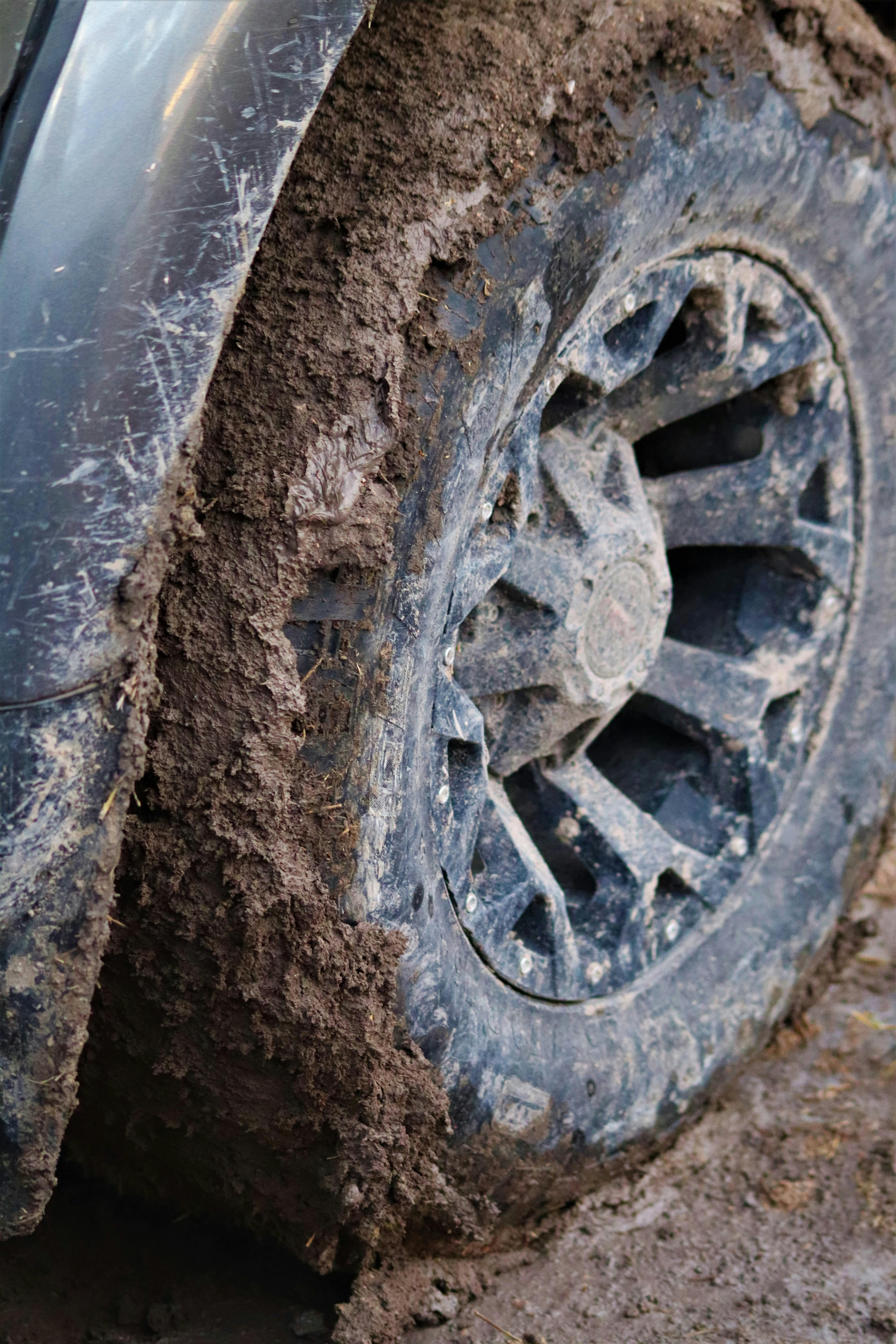 How to Choose Tires for Wet and Muddy Conditions