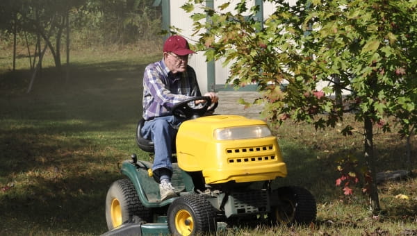 How to Know It’s Time for New Lawn Mower Tires