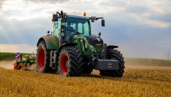 Choosing the Correct Tractor Tire Tread Patterns