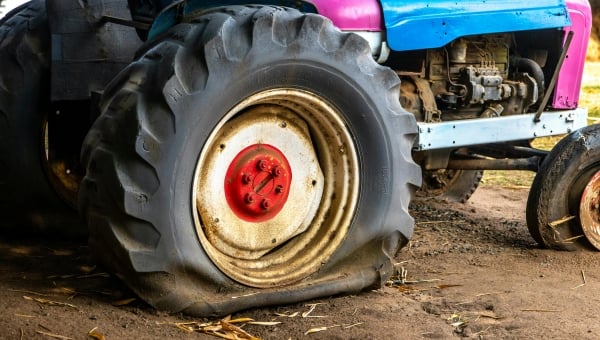 Top Mistakes to Avoid When Mounting & Dismounting Tires